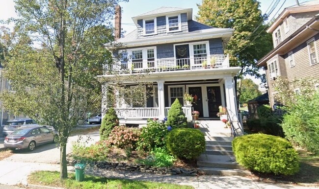 Photo - 330 School St