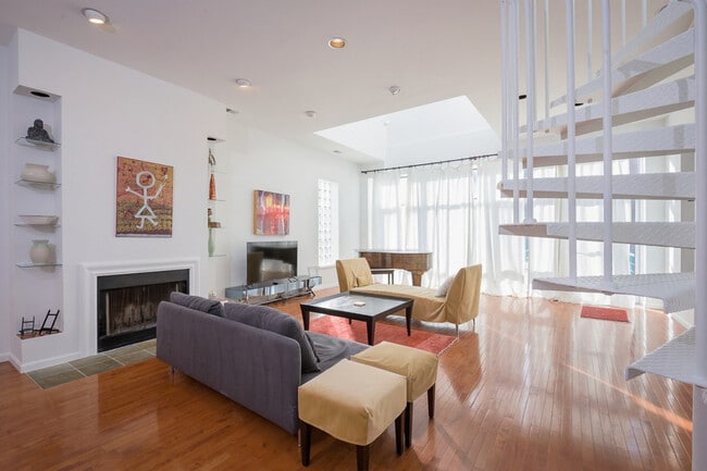 Photo - 440 M St NW Unit SI ID692P