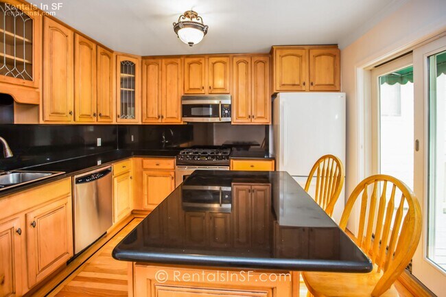 Photo - 1053A Fell St