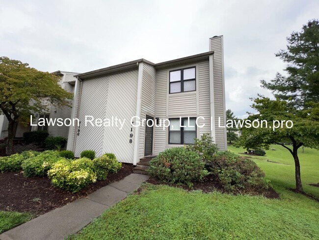 Beautiful Townhome with Three Levels of Li... - Beautiful Townhome with Three Levels of Li...