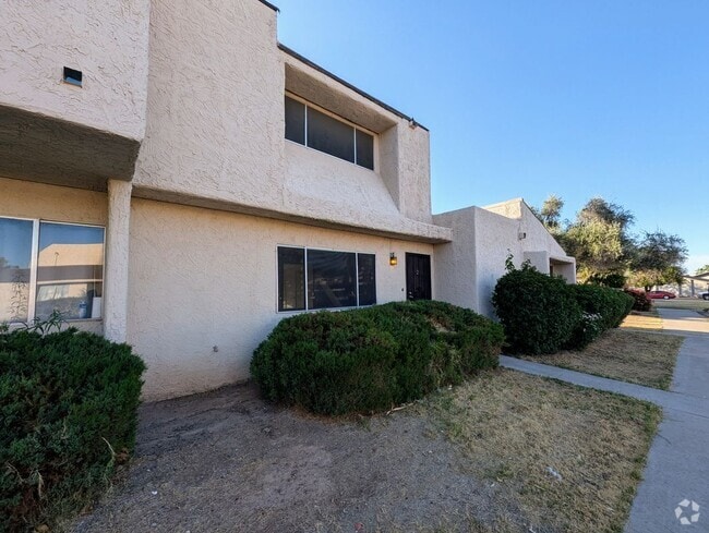 Building Photo - 2233 W Farmdale Ave Rental