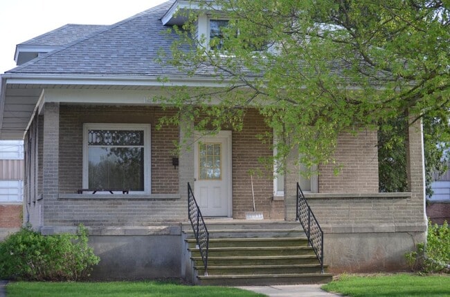 Building Photo - Fourth Street Rental