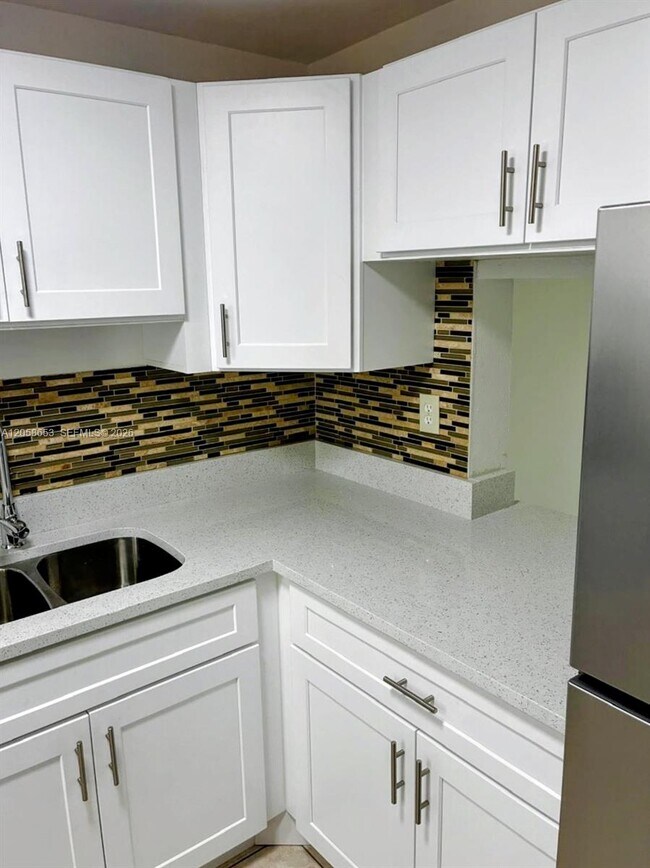 7911 N Colony Cir Unit 202