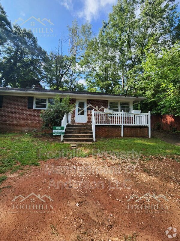 Building Photo - 204 Pine Ln Unit A Rental