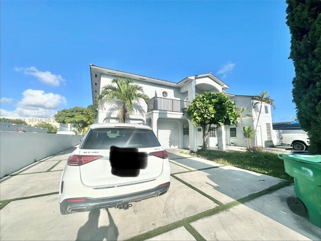 Building Photo - 4175 SW 84th Ave