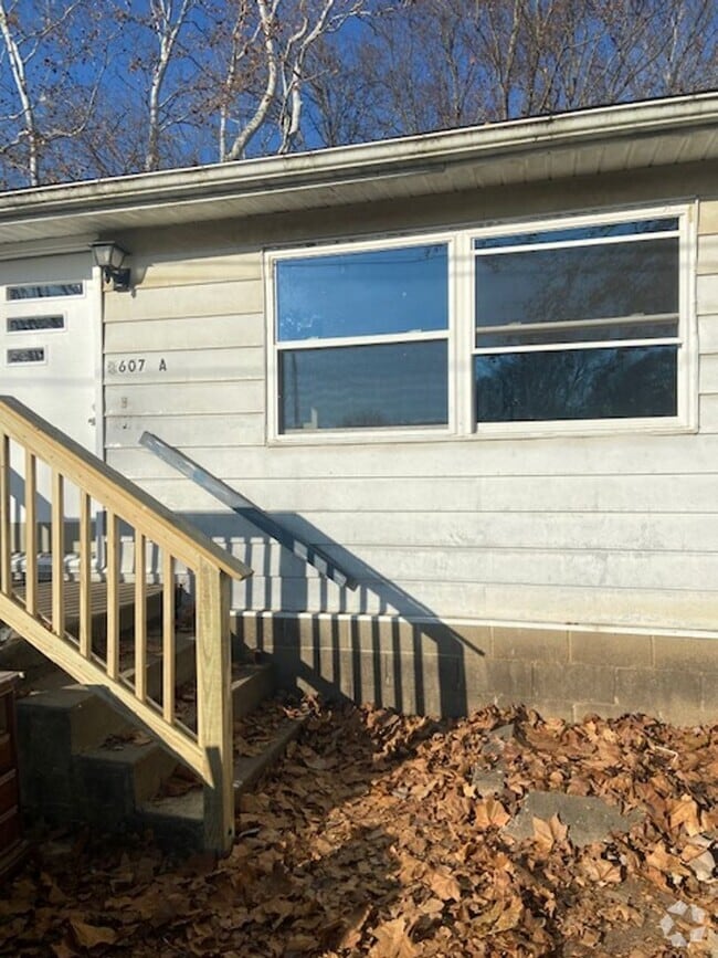 Building Photo - 3607 Rollins St Unit 3607A Rental