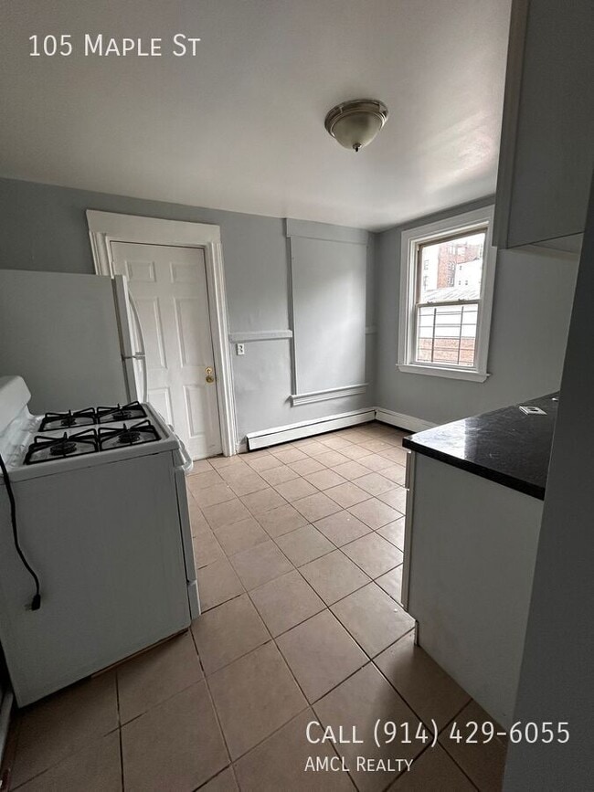 Photo - 105 Maple St