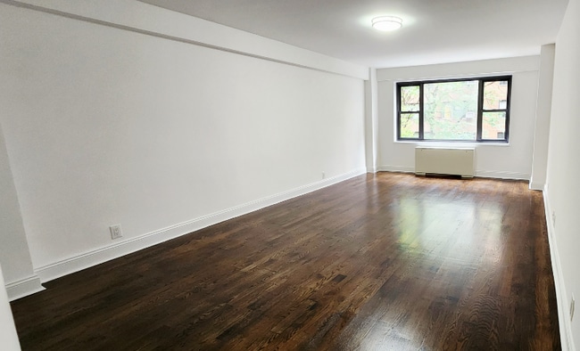 Building Photo - 40 E 56th St Rental