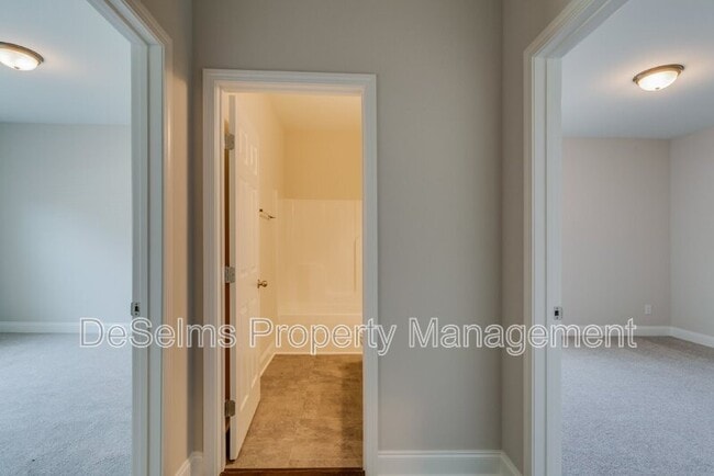 Photo - 127 Auxley Ct