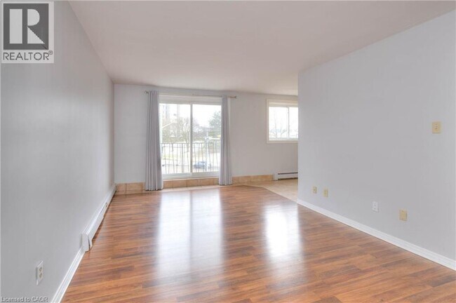 Photo - 371 Dale Crescent Unit 6