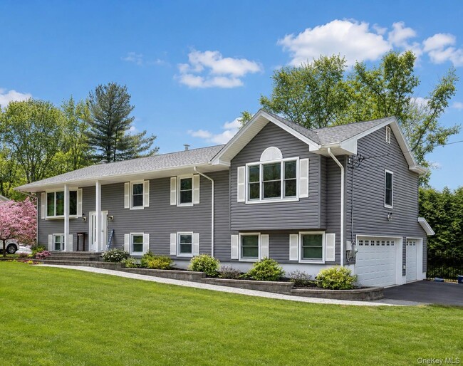 6 Hemlock Ln