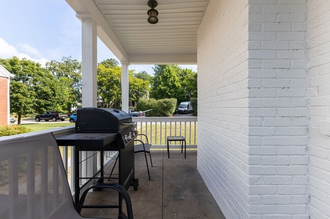 2313 Sunset Pl