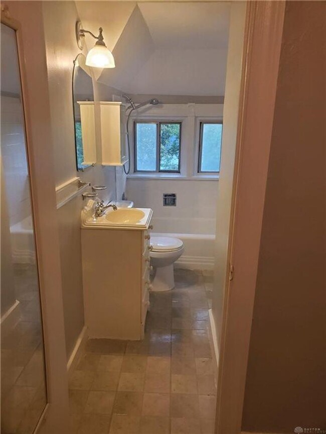 439 Grafton Ave Unit 4