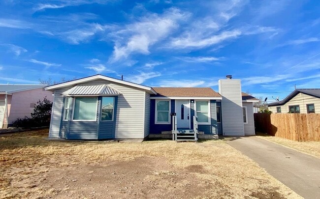 Building Photo - 3621 Spruce Ave