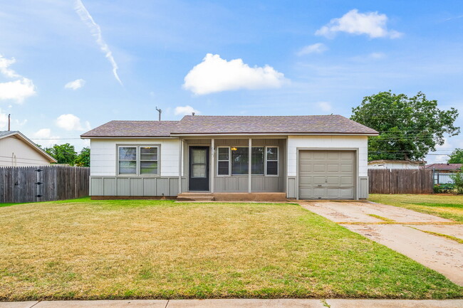 Building Photo - Stylish 2 Bedroom Home with Gorgeous Upgra...