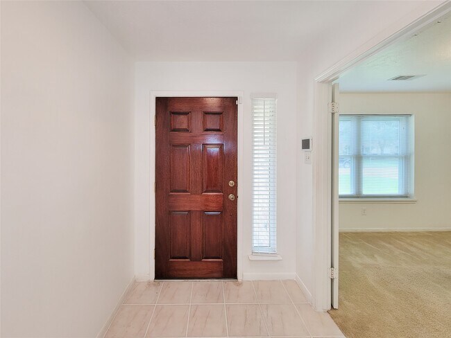 Photo - 16807 Sussex Dr