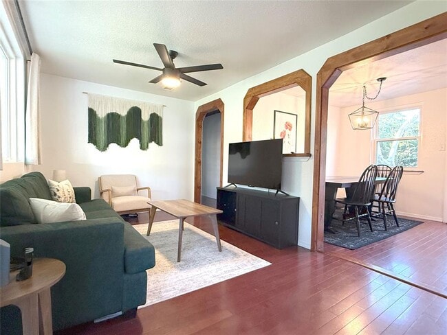 Photo - 505 E 4th St