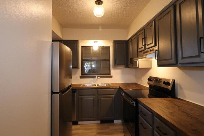 Photo - 1221 S Park Ave