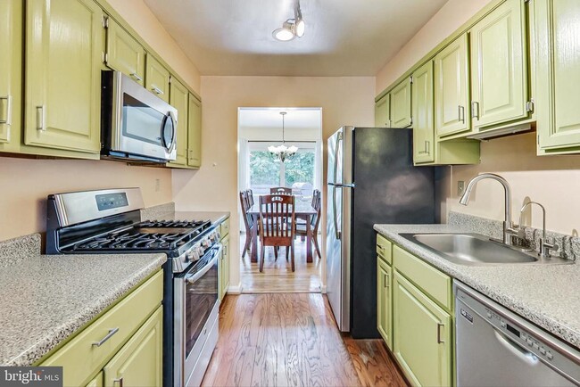 Building Photo - 806 Hope Ct