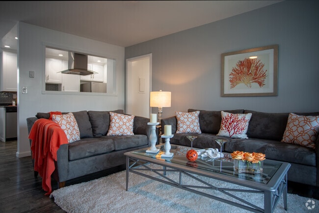 2BR, 1BA - Palm View Village Gardena