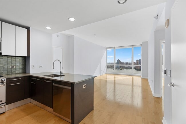 2 2nd St Unit PH 4004