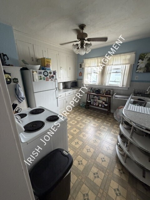 Building Photo - 210 W Hazeltine Ave Unit Apt. 2