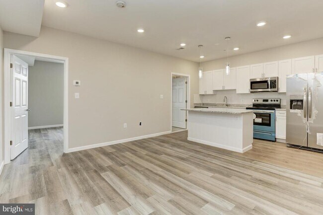 Photo - 1923 Ashland Ave Apartment Unit 303