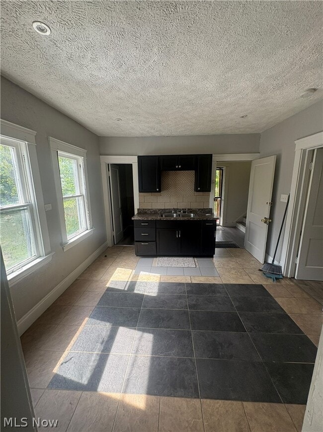 2926 E 123rd St Unit Upper