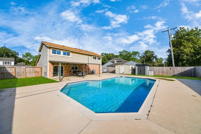 Photo - 601 E Castle Harbour Dr