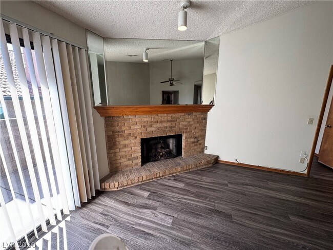 328 Caracas Dr