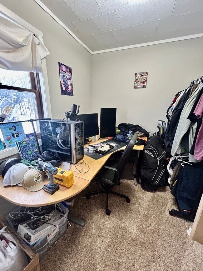 Photo - AVAILABLE FEBRUARY 1 BED 1 BATH W/ View of Lift Bridge ! Unidad 1213 1/2 (right upper)