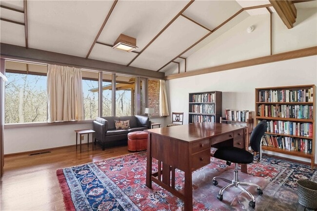 Photo - 951 Pembroke Rd