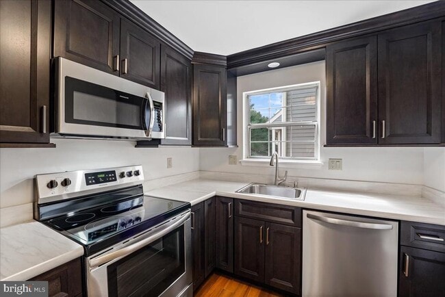 Photo - 722 Bradford Terrace