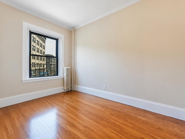 Photo - 1091 Boylston St