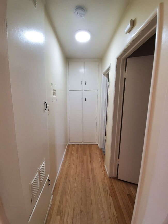Photo - 1-Bedroom 1 bath unit in Van Nuys Unit 15908-5