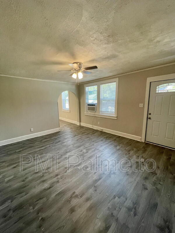 Photo - 2112 Academy St