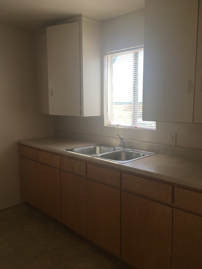 14050 Avenue 384