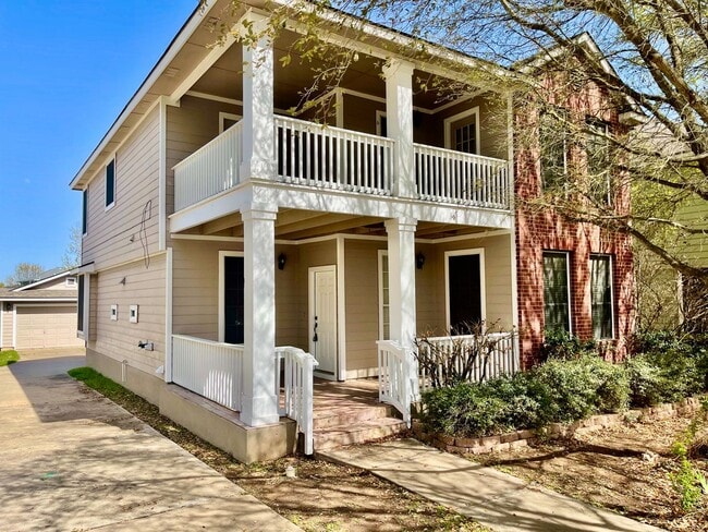 Spacious Home with Multiple Outdoor Living... - Spacious Home with Multiple Outdoor Living...