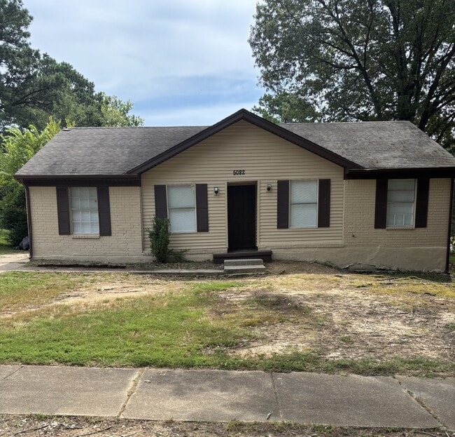 Building Photo - 5082 Golden Oaks Dr Rental