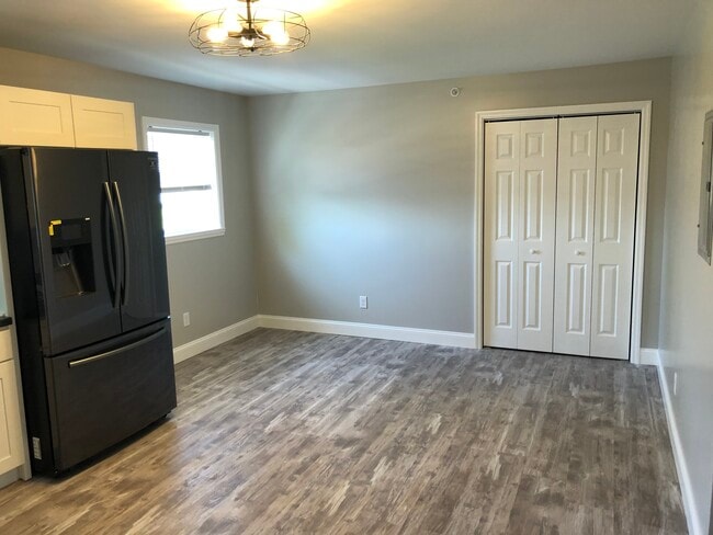 Kitchen/dining - 1338 E Chocolate Ave Unit 3