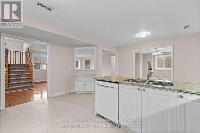 Photo - 245 Elgin St W