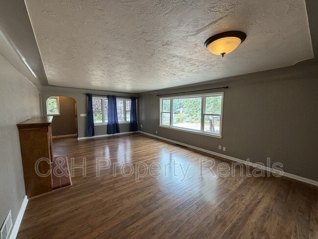 1019 Poly Dr