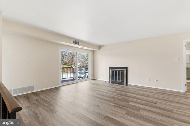 Photo - 463 Old Forge Crossing