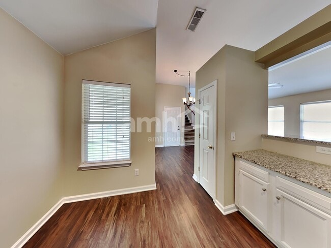 Photo - 214 Woodland Way