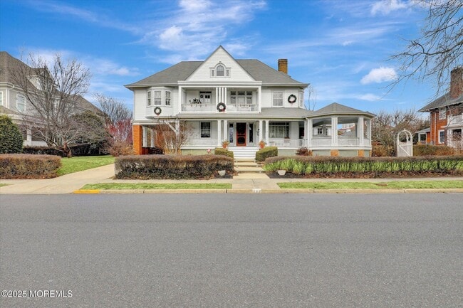 Photo - 211 Cedar Ave