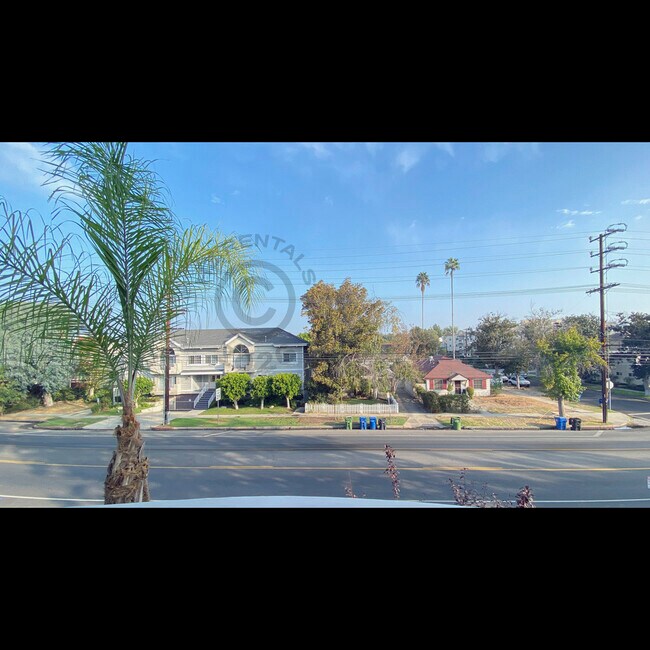 12140 Moorpark St