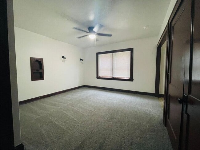 Photo - 701 W Maple Ave