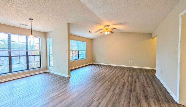 Building Photo - UPDATED & REMODELED 1 BED / 1 BATH CONDO IN SOUGHT-AFTER LOCATION! Unit 200 G