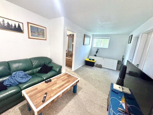 Photo - 727 1/2 3rd St N