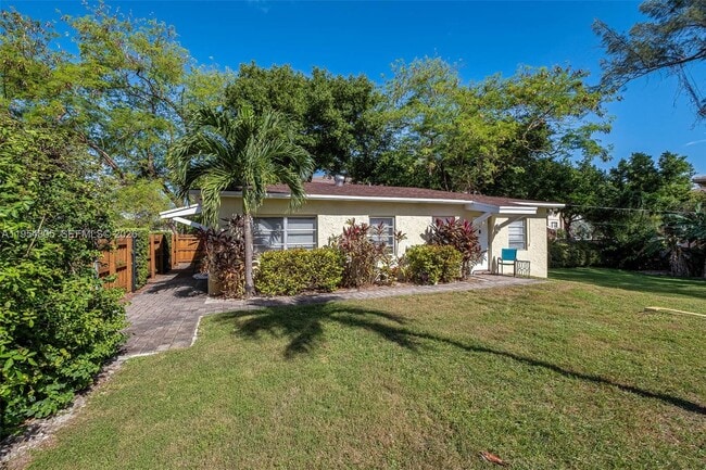 Building Photo - 2020 Miami Rd Unit B